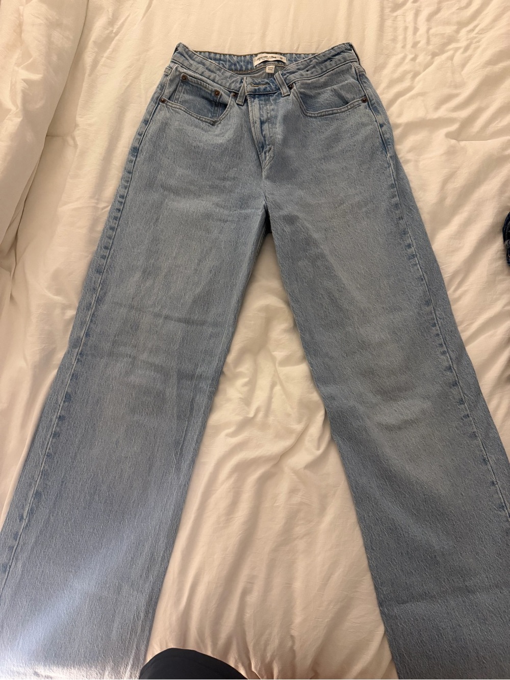 Abercrombie & Fitch 90s Relaxed Jean High-Rise